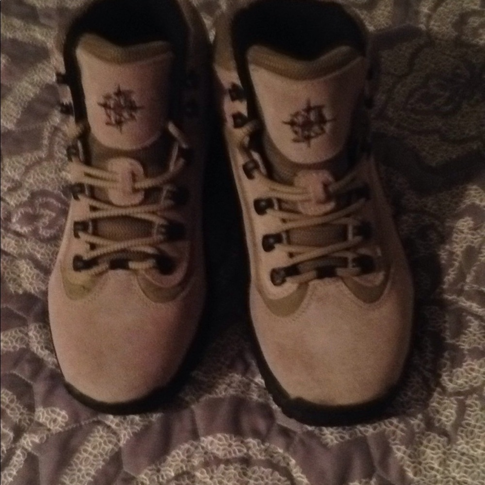 Women's hiking boots